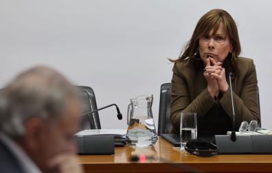 La expresidenta del Gobierno de Navarra Uxue Barkos, durante su comparecencia en la comisión que investiga la adjudicación de obra pública a Servinabar