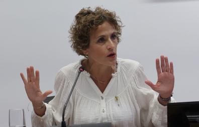 La presidenta del Gobierno de Navarra, María Chivite, al comienzo de la comparecencia en la comisión de investigación del Parlamento