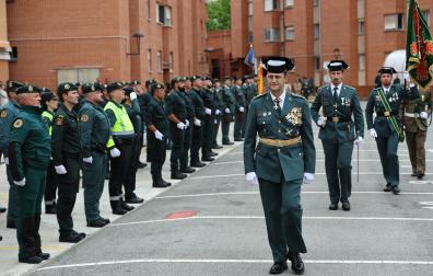 El coronel, José Miguel Barbero, durante el acto de ayer en el patio de la Comandancia de Pamplona