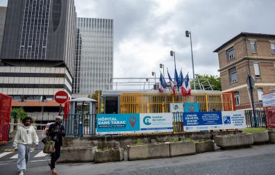 Vista exterior del Hospital Bichat-Claude Bernard en el que se encuentran ingresados los pasajeros del crucero MV Hondius en el que se ha producido un brote de hantavirus