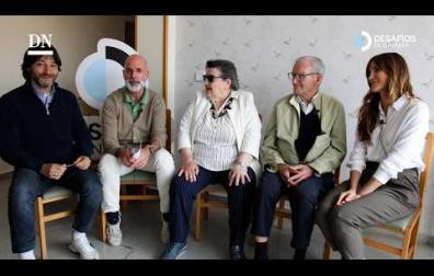 ¿Alguna vez te has parado a pensar qué significa realmente "envejecer bien" en una sociedad cada vez más longeva? En este cuarto episodio de Desafíos de Navarra, nos trasladamos a la residencia Nuestra Señora de Gracia en Tudela para charlar con quienes mejor conocen el paso del tiempo: Lore (95 años), Jesús (91), Marisol (80) y Guadalupe (79)
En este cuarto episodio de Desafíos de Navarra, nos trasladamos a la residencia Nuestra Señora de Gracia en Tudela para charlar con quienes mejor conocen el paso del tiempo: Lore (95 años), Jesús (91), Marisol (80) y Guadalupe (79).
Junto a la directora del centro, Begoña Moreno, exploramos cómo la soledad se transforma en vitalidad cuando se vive y se siente en comunidad.
En esta charla descubrimos historias de vida conmovedoras: desde mudanzas en galera con nueve hijos hasta la pasión por seguir cuidando el huerto cada mañana o el recuerdo de una vida dedicada a la música de banda. Analizamos cómo el modelo de cuidados está cambiando, integrando la digitalización y la tecnología sin perder nunca el "cariño" y el trato humano que define a esta etapa de la vida.
Desde el valor de las relaciones intergeneracionales con los más pequeños hasta el reto de adaptar las residencias para que sean verdaderos "lugares para vivir", este episodio es una lección de resiliencia y alegría esencial para entender el futuro de nuestra comunidad.