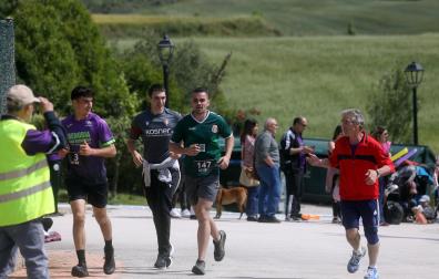 Participantes en el I Cross de Úcar disputado este domingo, 17 de mayo