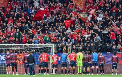 Jugadores y afición, después del partido del domingo contra el Espanyol