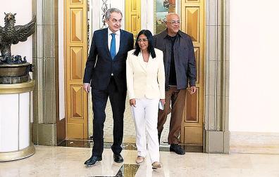 Zapatero con Delcy Rodríguez