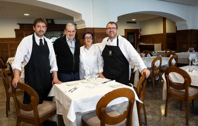 De izda. a dcha., Juan Salcedo Irala, Luis Salcedo Zabalza ‘Pichurri’, Ana Carmen Irala Barbería y Luis Salcedo Irala