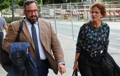 El vicepresidente Javier Remírez y la presidenta María Chivite, este pasado lunes por la tarde, cuando asistieron en el Parlamento a una reunión de los socios del Gobierno