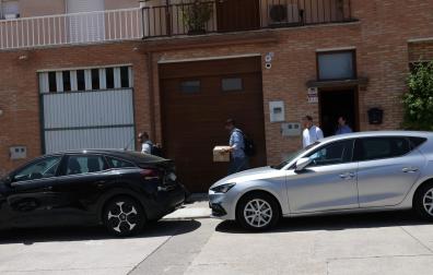 Fotos del registro de la UCO en el domicilio de Santos Cerdán en Milagro