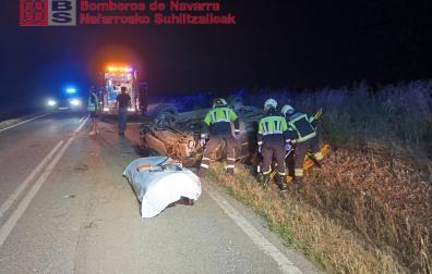 El conductor sufrió una salida de vía con vuelco del vehículo