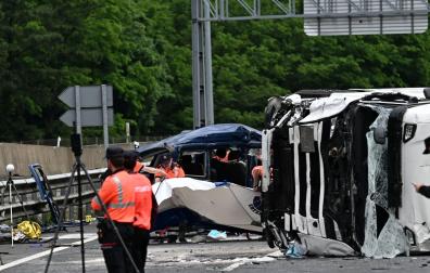 Miembros de la Ertzaitza, en el lugar el accidente