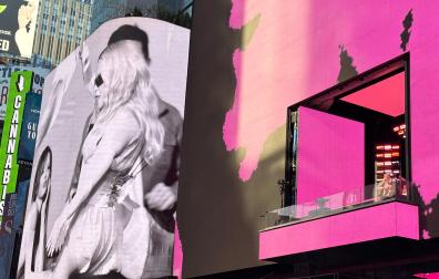 Madonna, durante su concierto sorpresa en Times Square