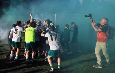 Foto de la celebración del Pamplona tras su victoria ante el Izarra.
