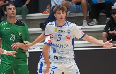 Xoan Fernández, durante el encuentro frente a Anaitasuna en Pontevedra esta pasada temporada
