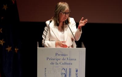 Fotos de la entrega del premio Príncipe de Viana a la cantante Aurora Beltrán en la Casa de Cultura Carmen Thyssen-Bornemisza de Los Arcos