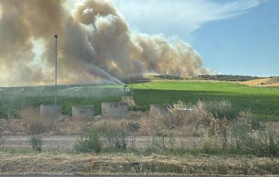 Vista del incendio desde la carretera N-121