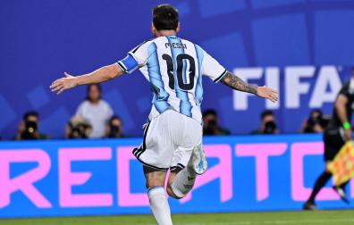 Messi celebra uno de sus tres goles a Argelia en el debut de Argentina en el Mundial de Fútbol 2026