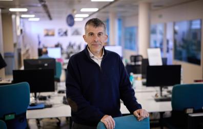 Iñaki Bernal Echeverría (Pamplona, 1977) es líder a nivel mundial de Inteligencia Artificial del grupo Santander y presidente de la Fundación Teresa, de apoyo a personas con discapacidad intelectual para utilizar la tecnología.