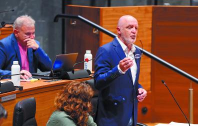 Javier Esparza (UPN), en el pleno del Parlamento de Navarra