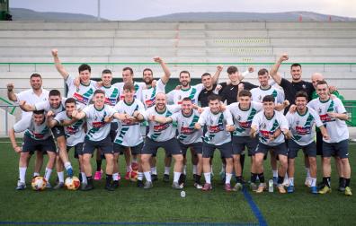 Los jugadores del Pamplona se conjuran para afrontar el partido decisivo ante el Murcia Imperial en busca del ascenso a la Segunda RFEF