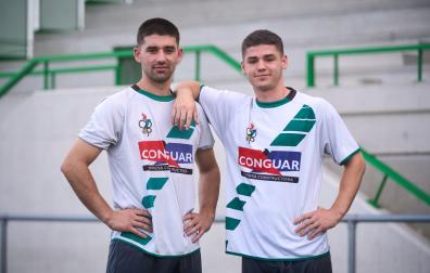 Los hermanos Aritz e Iker Gil Etxabarri comparten vestuario en el Pamplona