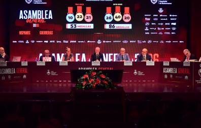 Una imagen del presidente Francisco Blázquez y su junta directiva durante la Asamblea de la Real Federación Española de Balonmano este 20 de junio