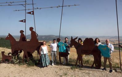 Ixone Esquíroz, Adrián Suescun, Jon Gondán, Itziar Imaz, Alicia Nicolás y Rafael Ansó, este lunes 22 de junio en el Alto de El Perdón durante el primer acto de La Cizur-Gares.