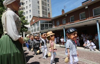 Gigantes en fiestas de Barañáin, día del abuelo 2025