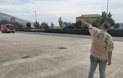 Un trabajador de una empresa maderera de la Ciudad del Transporte cercana al incendio