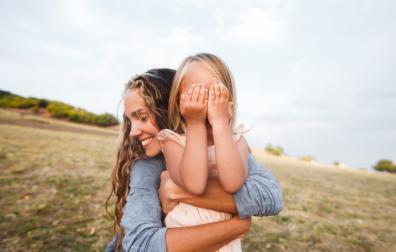 La ciencia lleva años estudiando qué comportamientos favorecen el desarrollo emocional saludable durante la infancia