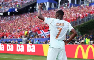 Ousmane Dembélé reacciona tras uno de sus goles a Noruega