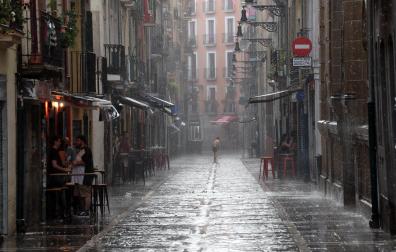 Fotos de la tormenta de este sábado por la tarde en Pamplona