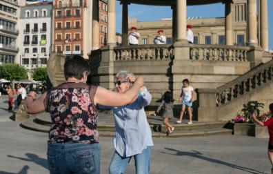 Bailables esta tarde en la Plaza del Castillo.