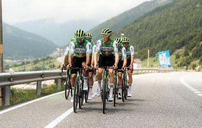 Por grupos, los ciclistas del Caja Rural han preparado el Tour concentrados en altura en Andorra desde el 18 de mayo
