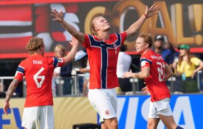 El noruego Haaland celebra uno de sus goles ante Brasil