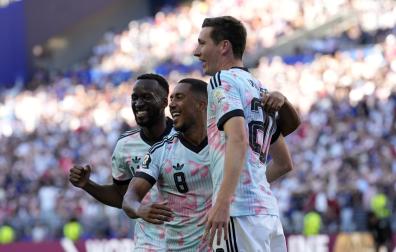 El belga Hans Vanaken celebra con sus compañeros el 1-3 ante Estados Unidos.