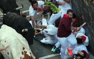 Fotos del primer encierro de San Fermín con toros de Fuente Ymbro