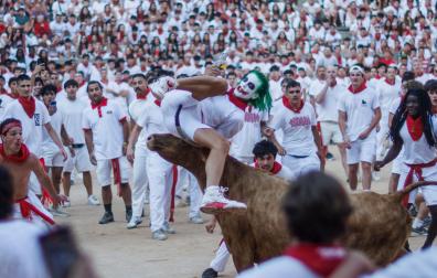 Fotos del 'Joker' en el tercer encierro de San Fermín 2026 y en las vaquillas de la plaza de toros