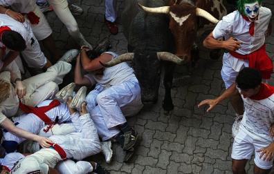 Fotos del quinto encierro de San Fermín 2026 en Pamplona