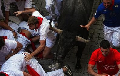 Fotos del quinto encierro de San Fermín 2026 en Pamplona
