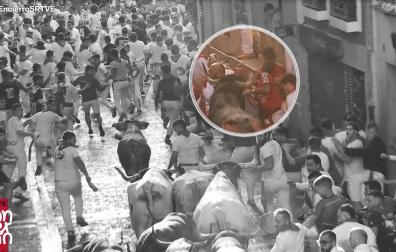 Vídeo del momento en el que un toro cornea a un corredor en la cara en Mercaderes en el quinto encierro de San Fermín