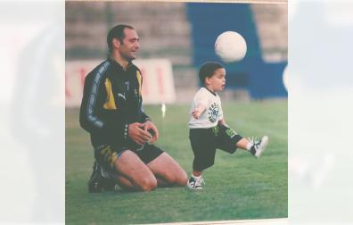 Miguel Merino, con su hijo Mikel con apenas dos años