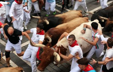 Fotos del sexto encierro de San Fermín 2026 en Pamplona