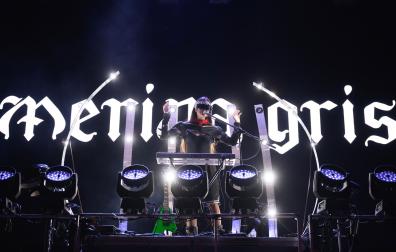 Imagen del concierto de Merina Gris en la plaza del Castillo