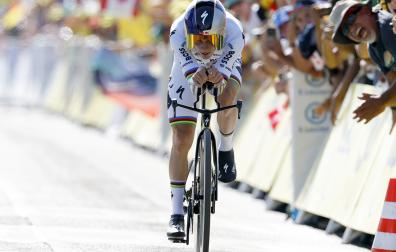 El belga Remco Evenepoel cruza la meta de Thonon-les-Bains tras la crono individual