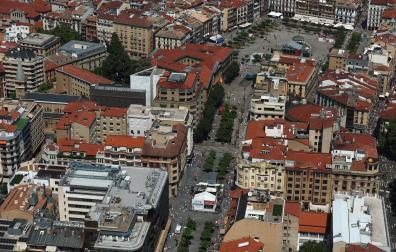 *A: JOSE CARLOS CORDOVILLA *F: 09-07-2026 *P: *L: PAMPLONA *T: FOTOS AEREAS PAMPLONA DESDE HELICOPTERO POLICIA NACIONAL EN SAN FERMIN. CARLOS III Y PLAZA DEL CASTILLO