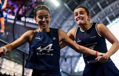 Claudia Fernández y Martina Calvo celebran el título en el London Premier Padel P1