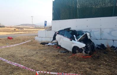 Imagen del estado en el que ha quedado el vehículo tras el accidente con dos víctimas mortales en Beriain