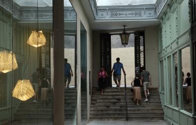 Entrada del pasadizo Seminario por la calle Ansoleaga, también con escaleras y sin opciones para personas con discapacidad física