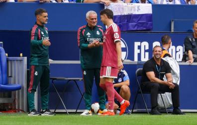 Mourinho junto a Valverde en un partido amistoso