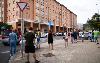 Incendio en un domicilio de la calle Ronda de las Ventas de Burlada este jueves, 20 de agosto, en el que un niño de 10 años ha fallecido tras precipitarse de un tercer piso
