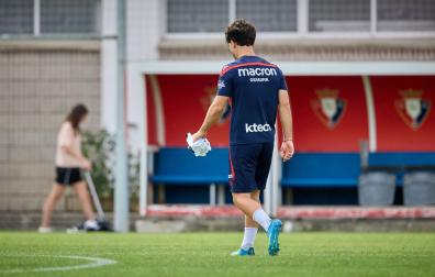 Raúl Moro retirándose del entrenamiento
